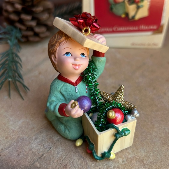 Hallmark Little Christmas Helper Keepsake Ornament in Red and Green New in Box - Picture 1 of 13
